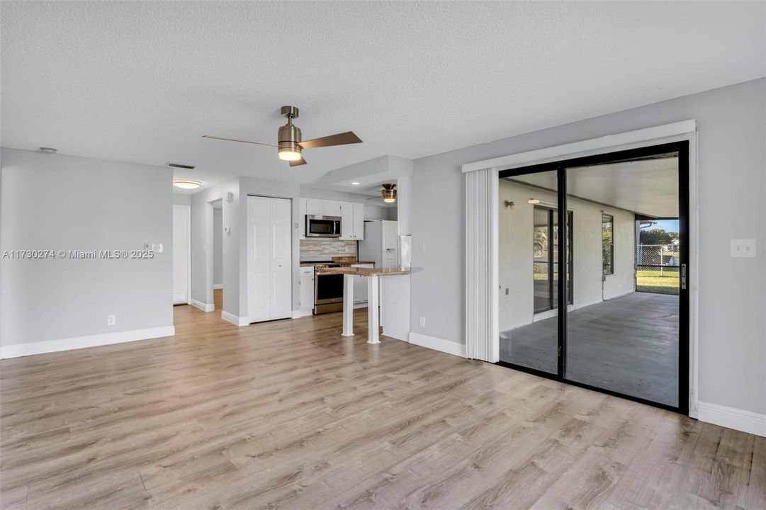 Recently Sold: $520,000 (3 beds, 2 baths, 1576 Square Feet)