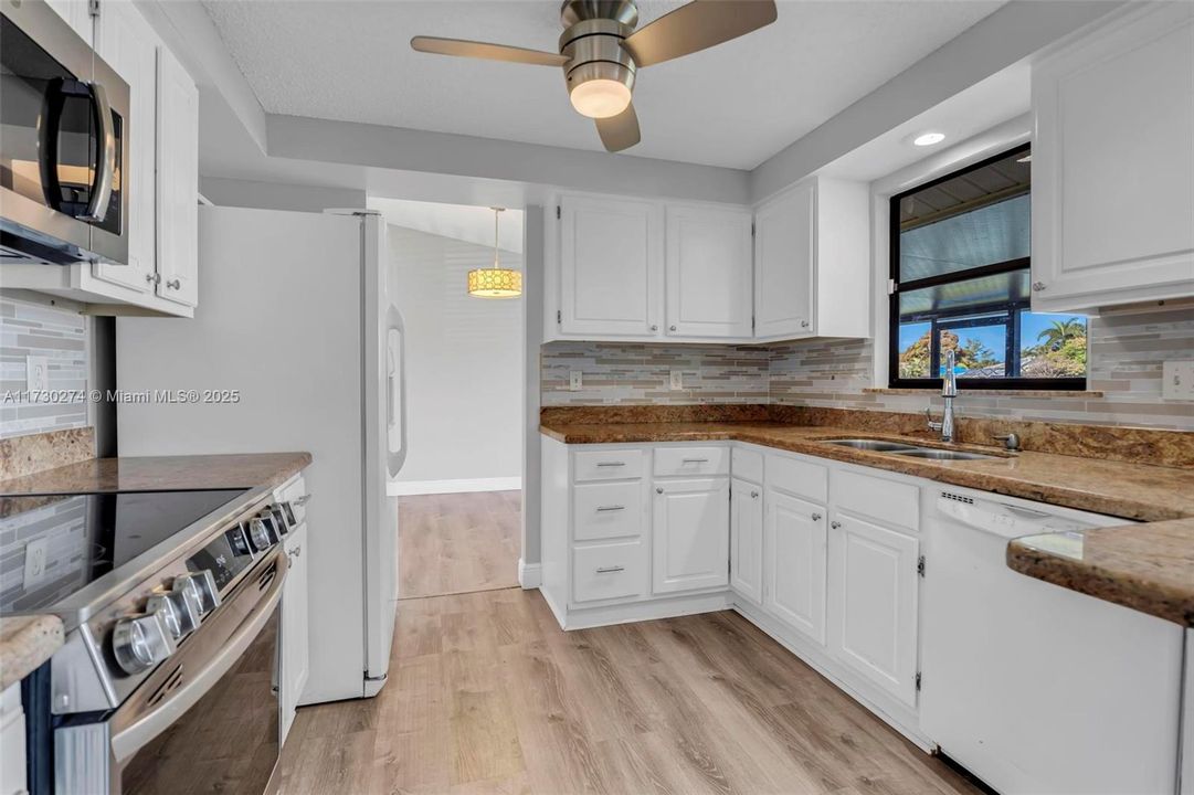 Recently Sold: $520,000 (3 beds, 2 baths, 1576 Square Feet)