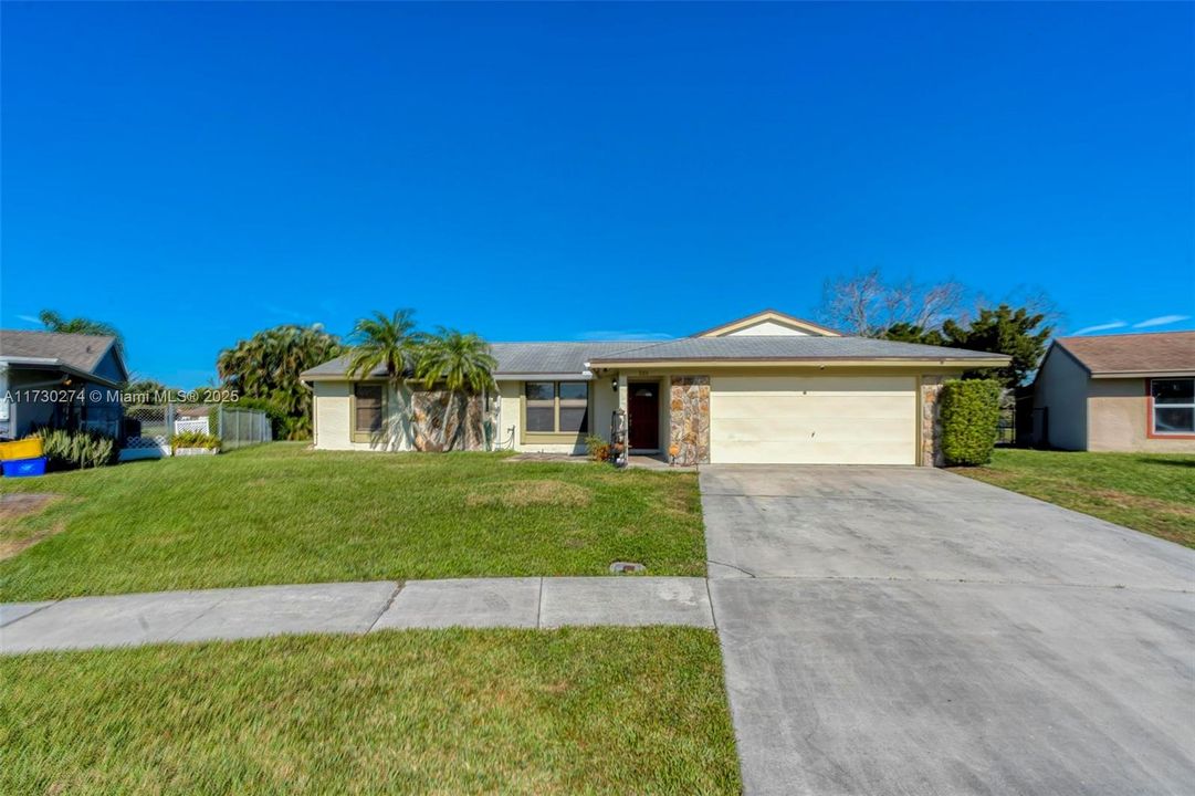 Recently Sold: $520,000 (3 beds, 2 baths, 1576 Square Feet)