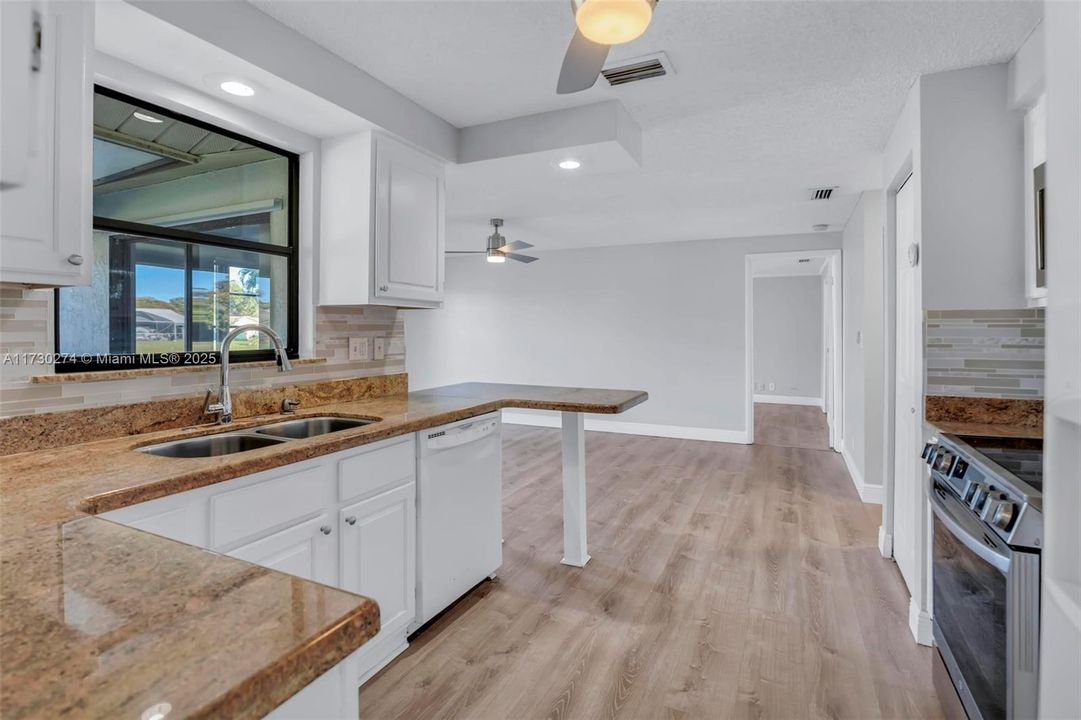 Recently Sold: $520,000 (3 beds, 2 baths, 1576 Square Feet)