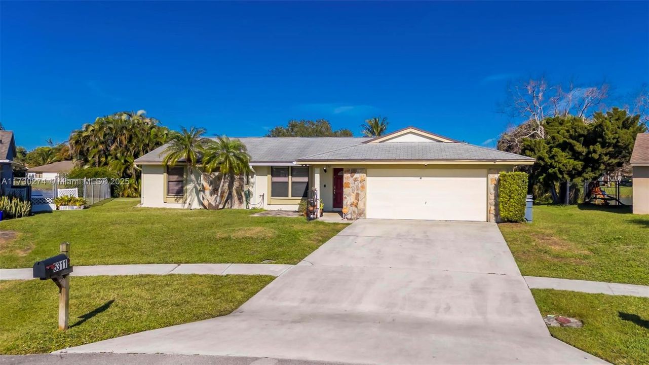 Recently Sold: $520,000 (3 beds, 2 baths, 1576 Square Feet)