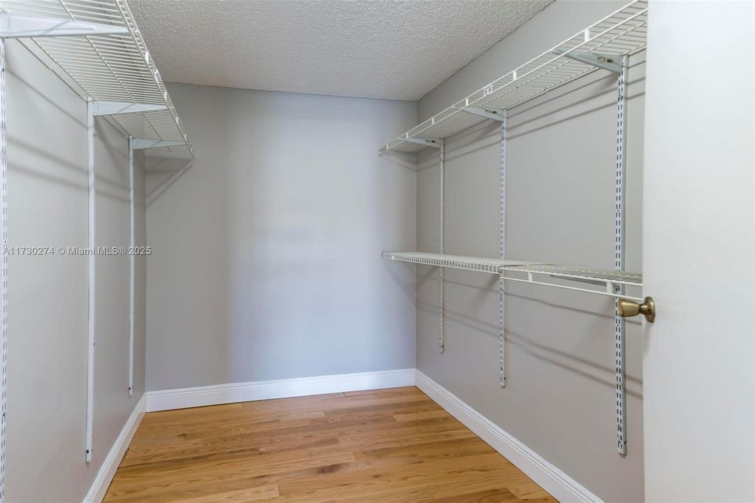 Recently Sold: $520,000 (3 beds, 2 baths, 1576 Square Feet)