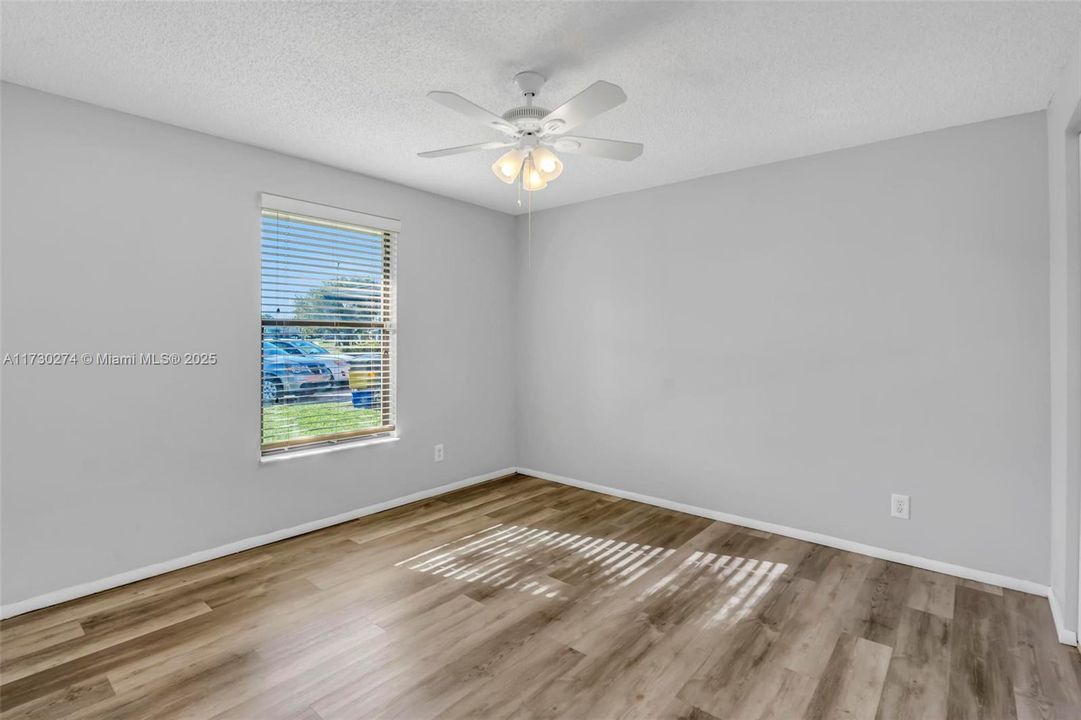 Recently Sold: $520,000 (3 beds, 2 baths, 1576 Square Feet)