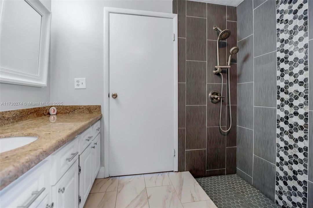 Recently Sold: $520,000 (3 beds, 2 baths, 1576 Square Feet)