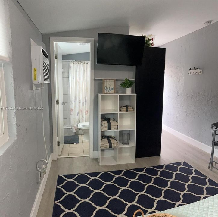 Recently Rented: $1,200 (1 beds, 1 baths, 0 Square Feet)