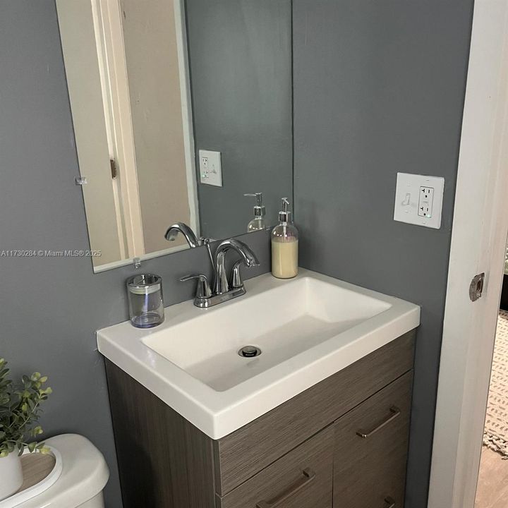 Recently Rented: $1,200 (1 beds, 1 baths, 0 Square Feet)