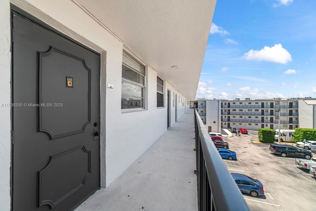 Recently Rented: $2,200 (2 beds, 2 baths, 1135 Square Feet)