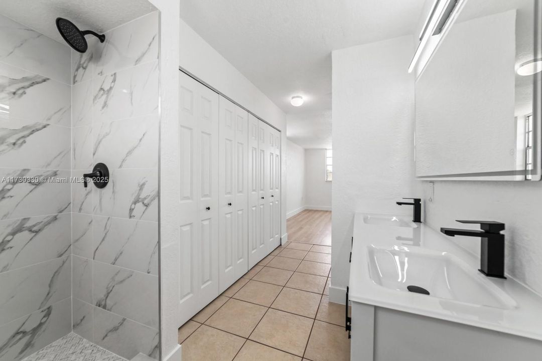 Recently Rented: $2,200 (2 beds, 2 baths, 1135 Square Feet)