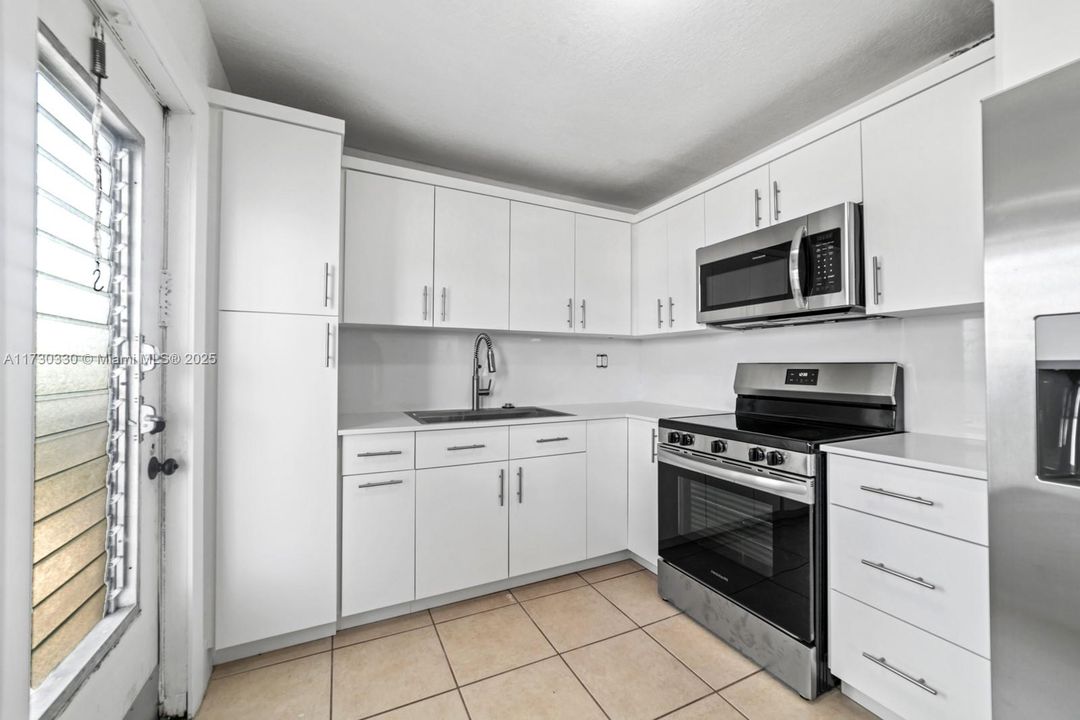 Recently Rented: $2,200 (2 beds, 2 baths, 1135 Square Feet)