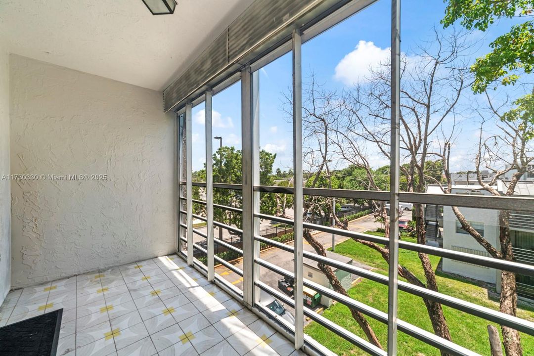 Recently Rented: $2,200 (2 beds, 2 baths, 1135 Square Feet)