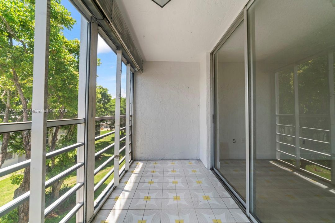 Recently Rented: $2,200 (2 beds, 2 baths, 1135 Square Feet)