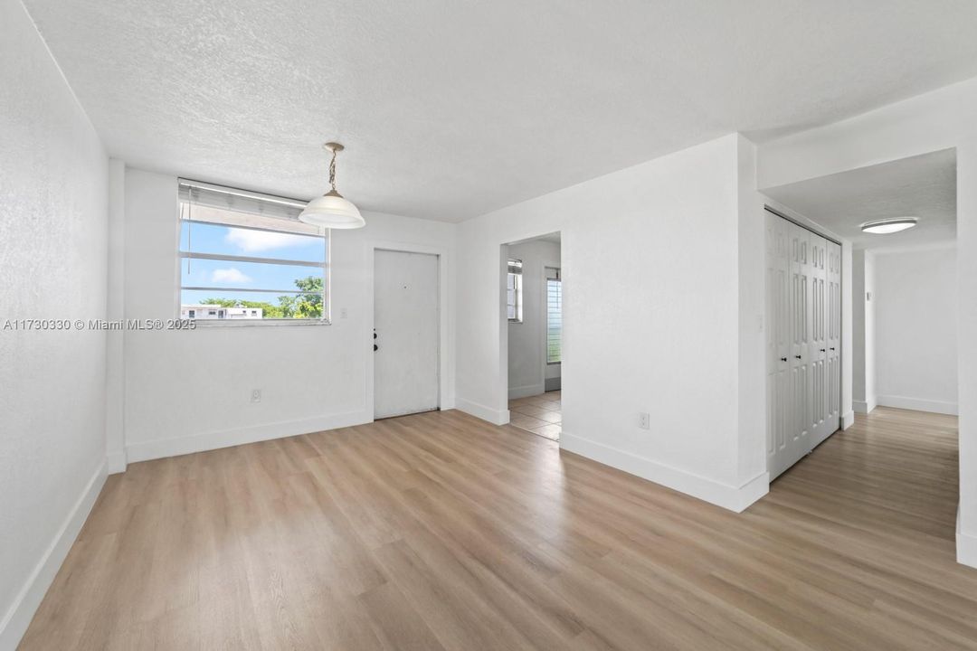 Recently Rented: $2,200 (2 beds, 2 baths, 1135 Square Feet)