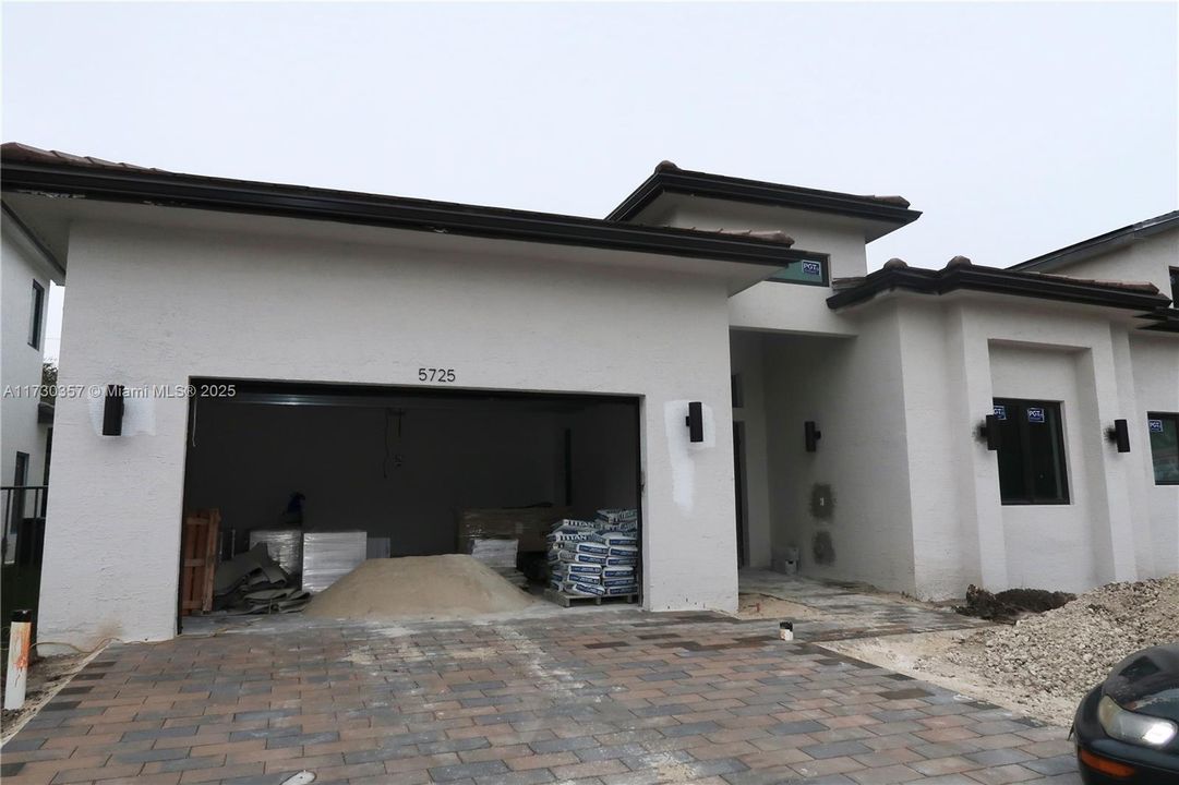 For Sale: $2,767,000 (5 beds, 5 baths, 3897 Square Feet)