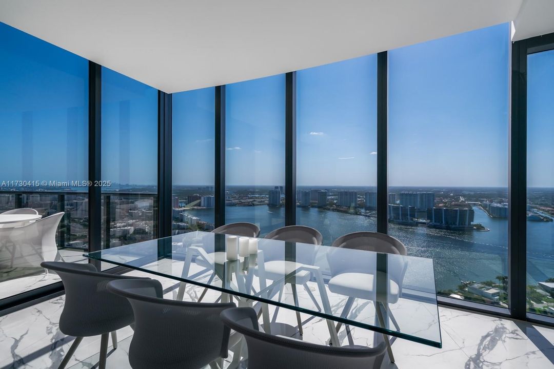 En Venta: $6,250,000 (3 camas, 4 baños, 3130 Pies cuadrados)