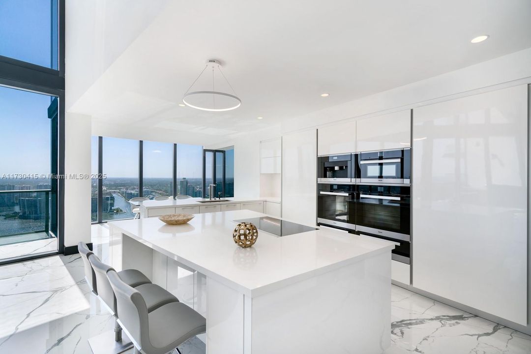 En Venta: $6,250,000 (3 camas, 4 baños, 3130 Pies cuadrados)