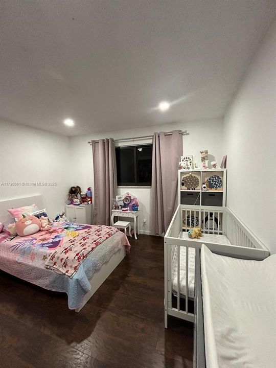 合同活跃: $649,000 (3 贝兹, 2 浴室, 2212 平方英尺)