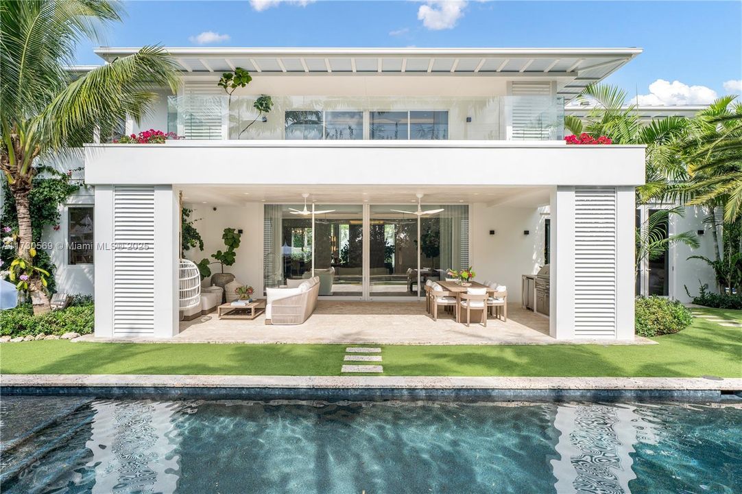 Vendido Recientemente: $6,595,000 (6 camas, 6 baños, 6026 Pies cuadrados)