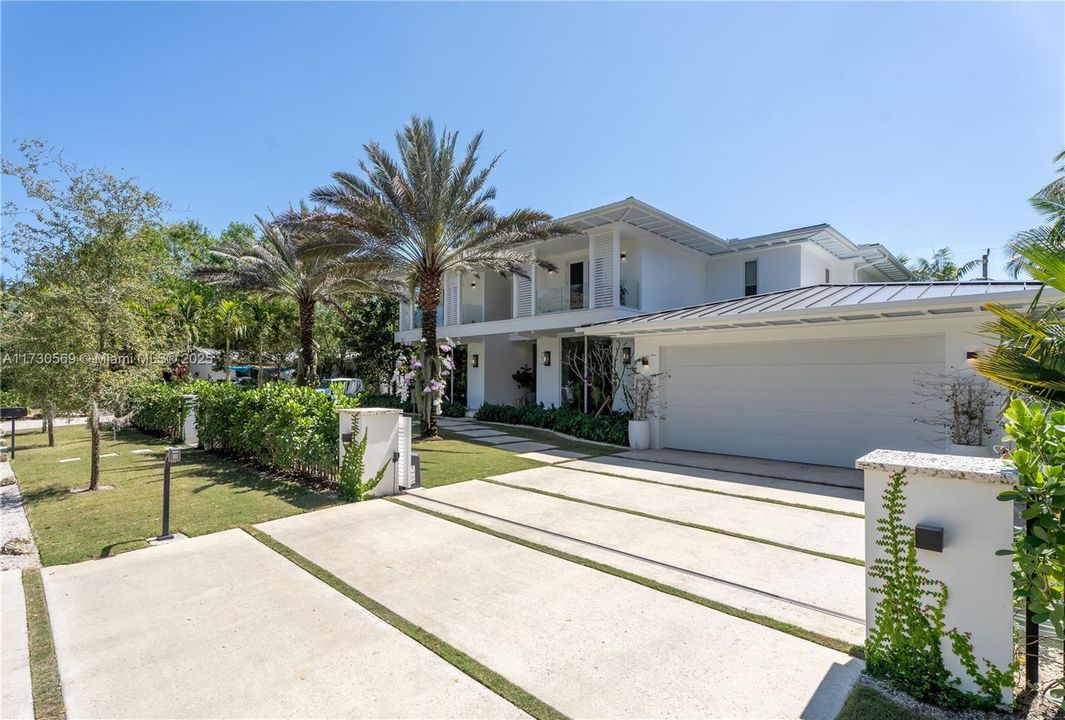 Vendido Recientemente: $6,595,000 (6 camas, 6 baños, 6026 Pies cuadrados)