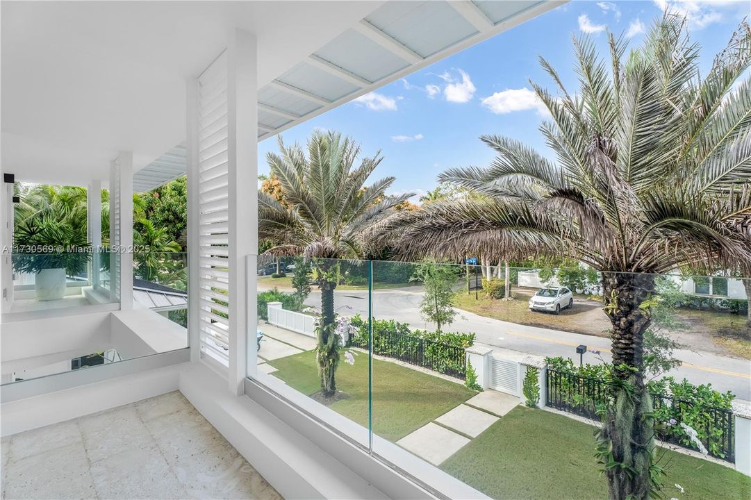 Vendido Recientemente: $6,595,000 (6 camas, 6 baños, 6026 Pies cuadrados)