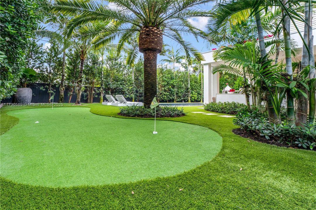 Vendido Recientemente: $6,595,000 (6 camas, 6 baños, 6026 Pies cuadrados)