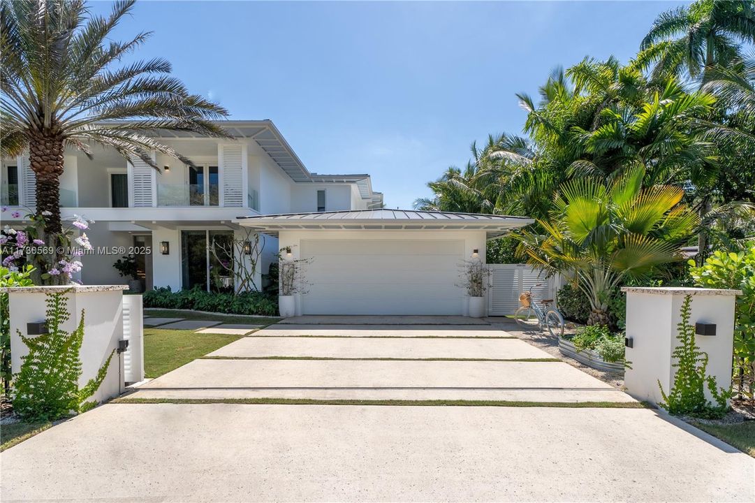 Vendido Recientemente: $6,595,000 (6 camas, 6 baños, 6026 Pies cuadrados)