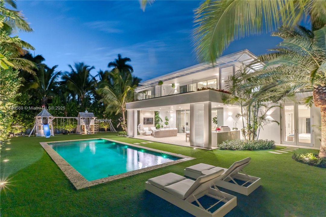 Vendido Recientemente: $6,595,000 (6 camas, 6 baños, 6026 Pies cuadrados)