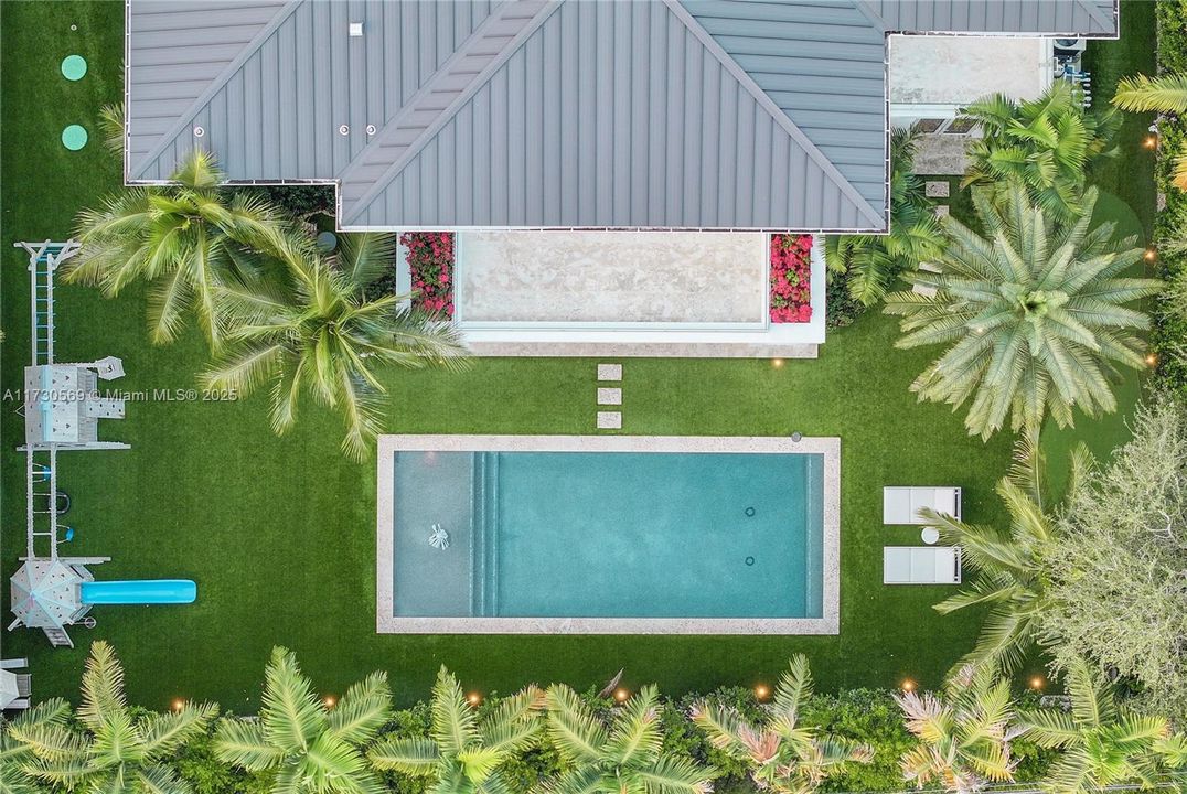 Vendido Recientemente: $6,595,000 (6 camas, 6 baños, 6026 Pies cuadrados)