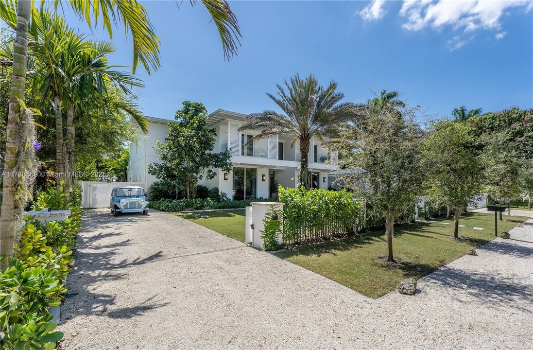 Vendido Recientemente: $6,595,000 (6 camas, 6 baños, 6026 Pies cuadrados)