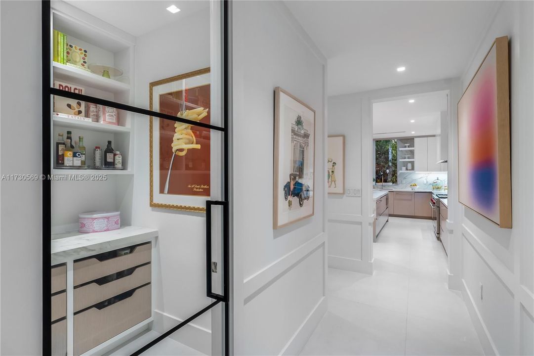 Vendido Recientemente: $6,595,000 (6 camas, 6 baños, 6026 Pies cuadrados)