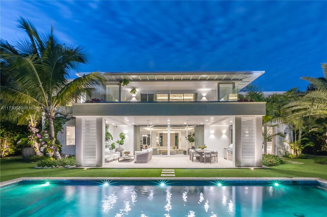 Vendido Recientemente: $6,595,000 (6 camas, 6 baños, 6026 Pies cuadrados)