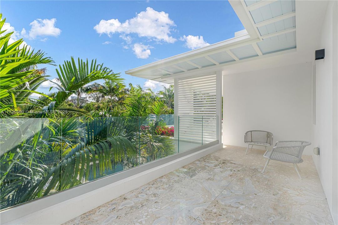 Vendido Recientemente: $6,595,000 (6 camas, 6 baños, 6026 Pies cuadrados)