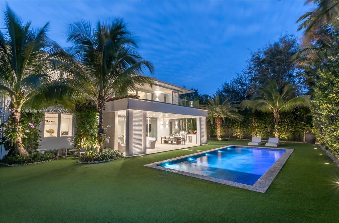 Vendido Recientemente: $6,595,000 (6 camas, 6 baños, 6026 Pies cuadrados)