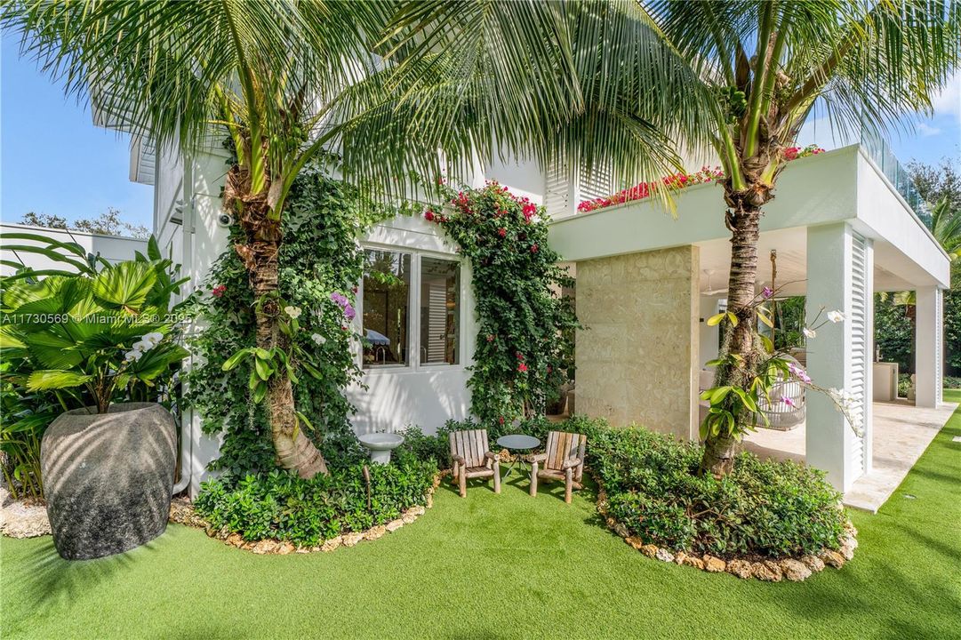 Vendido Recientemente: $6,595,000 (6 camas, 6 baños, 6026 Pies cuadrados)