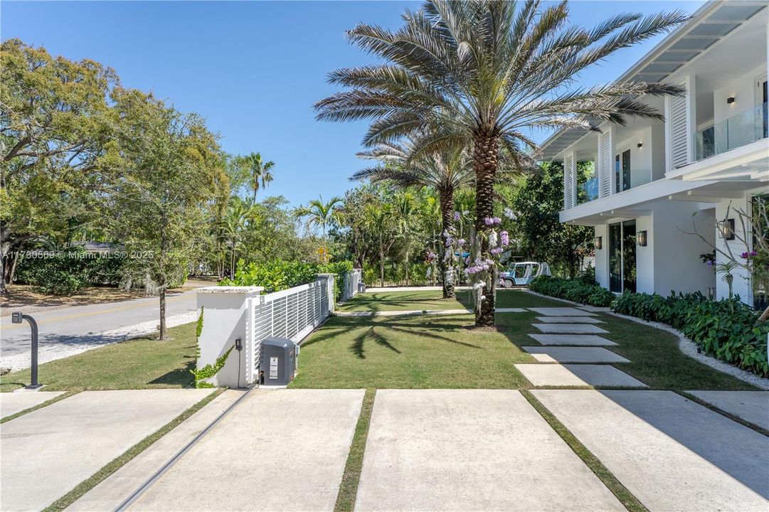 Vendido Recientemente: $6,595,000 (6 camas, 6 baños, 6026 Pies cuadrados)