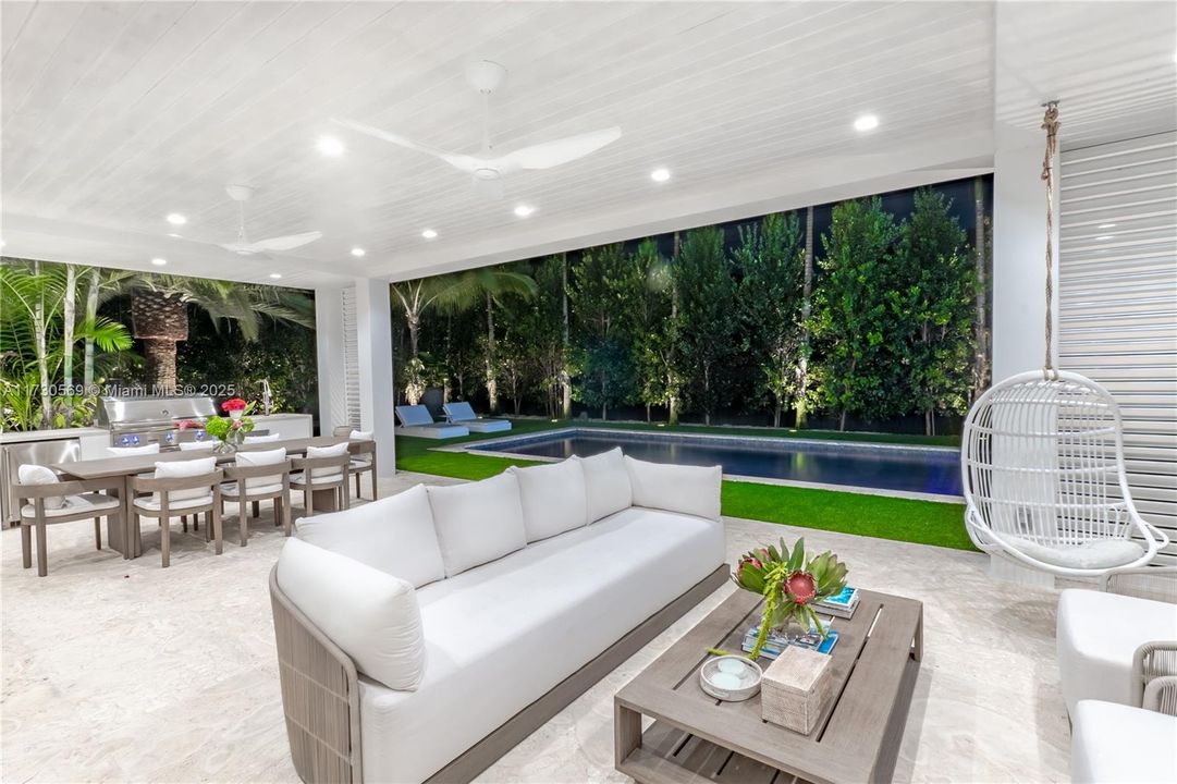 Vendido Recientemente: $6,595,000 (6 camas, 6 baños, 6026 Pies cuadrados)