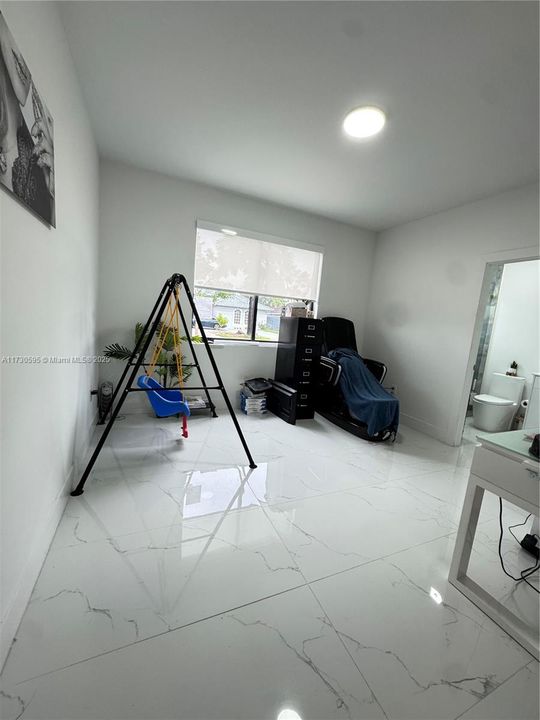 Vendido Recientemente: $1,022,000 (5 camas, 4 baños, 3773 Pies cuadrados)