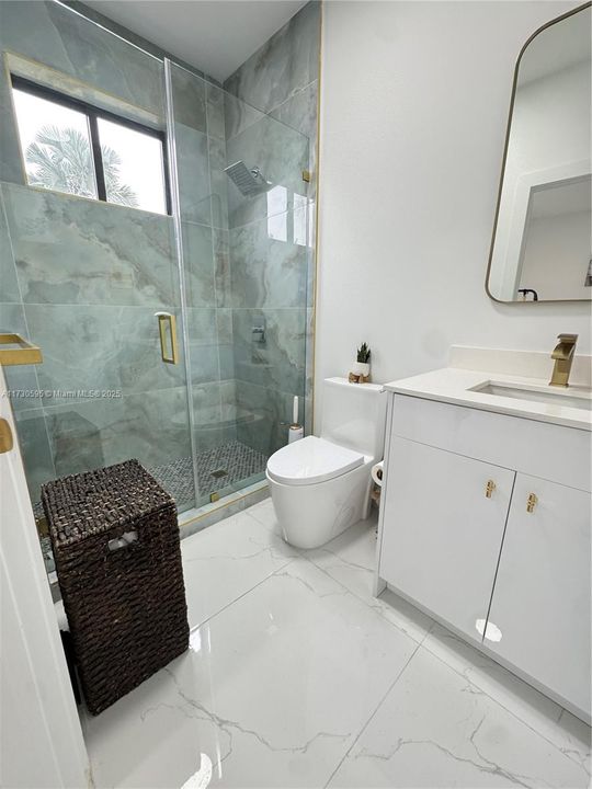 Vendido Recientemente: $1,022,000 (5 camas, 4 baños, 3773 Pies cuadrados)