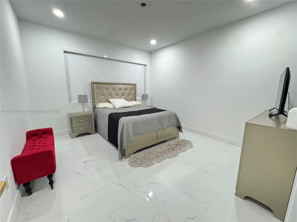 Vendido Recientemente: $1,022,000 (5 camas, 4 baños, 3773 Pies cuadrados)