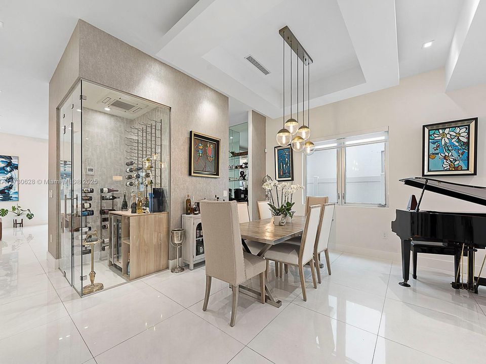 Recently Sold: $1,695,000 (5 beds, 6 baths, 4287 Square Feet)