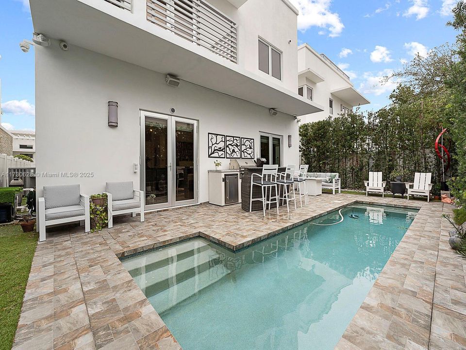 Recently Sold: $1,695,000 (5 beds, 6 baths, 4287 Square Feet)