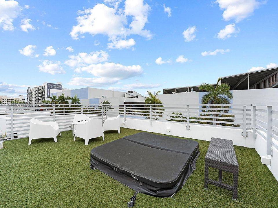 Recently Sold: $1,695,000 (5 beds, 6 baths, 4287 Square Feet)