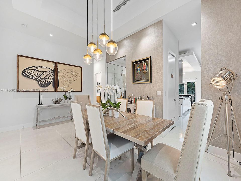 Recently Sold: $1,695,000 (5 beds, 6 baths, 4287 Square Feet)