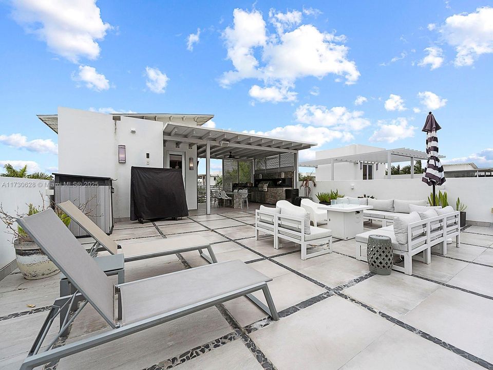 Recently Sold: $1,695,000 (5 beds, 6 baths, 4287 Square Feet)