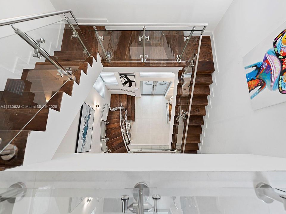 Recently Sold: $1,695,000 (5 beds, 6 baths, 4287 Square Feet)