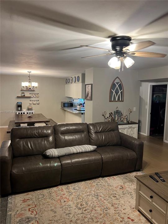 En Venta: $349,000 (3 camas, 2 baños, 1685 Pies cuadrados)
