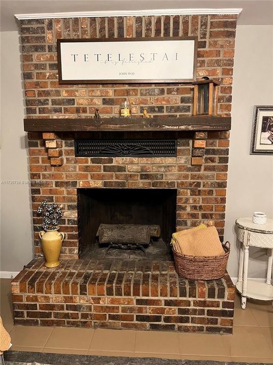 En Venta: $349,000 (3 camas, 2 baños, 1685 Pies cuadrados)