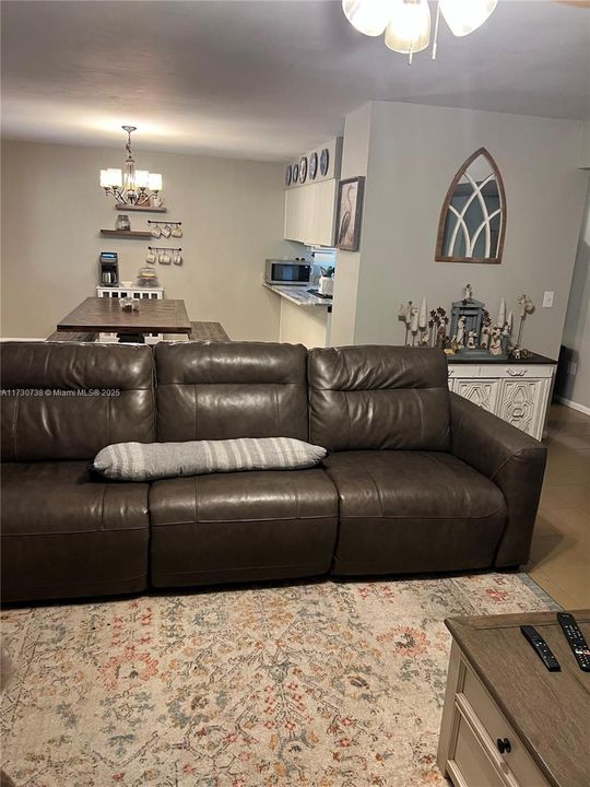 En Venta: $349,000 (3 camas, 2 baños, 1685 Pies cuadrados)