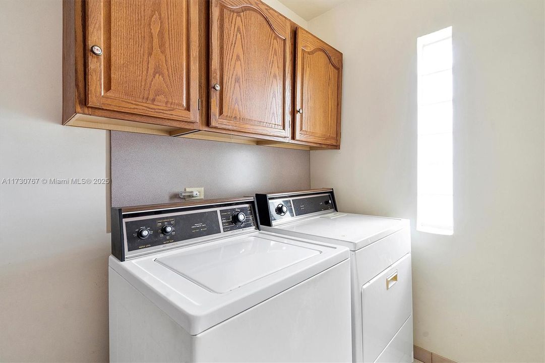 For Sale: $1,499,000 (3 beds, 2 baths, 1682 Square Feet)