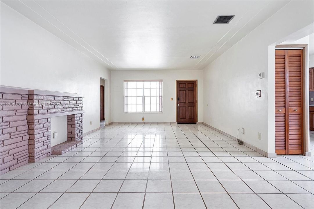 For Sale: $1,499,000 (3 beds, 2 baths, 1682 Square Feet)