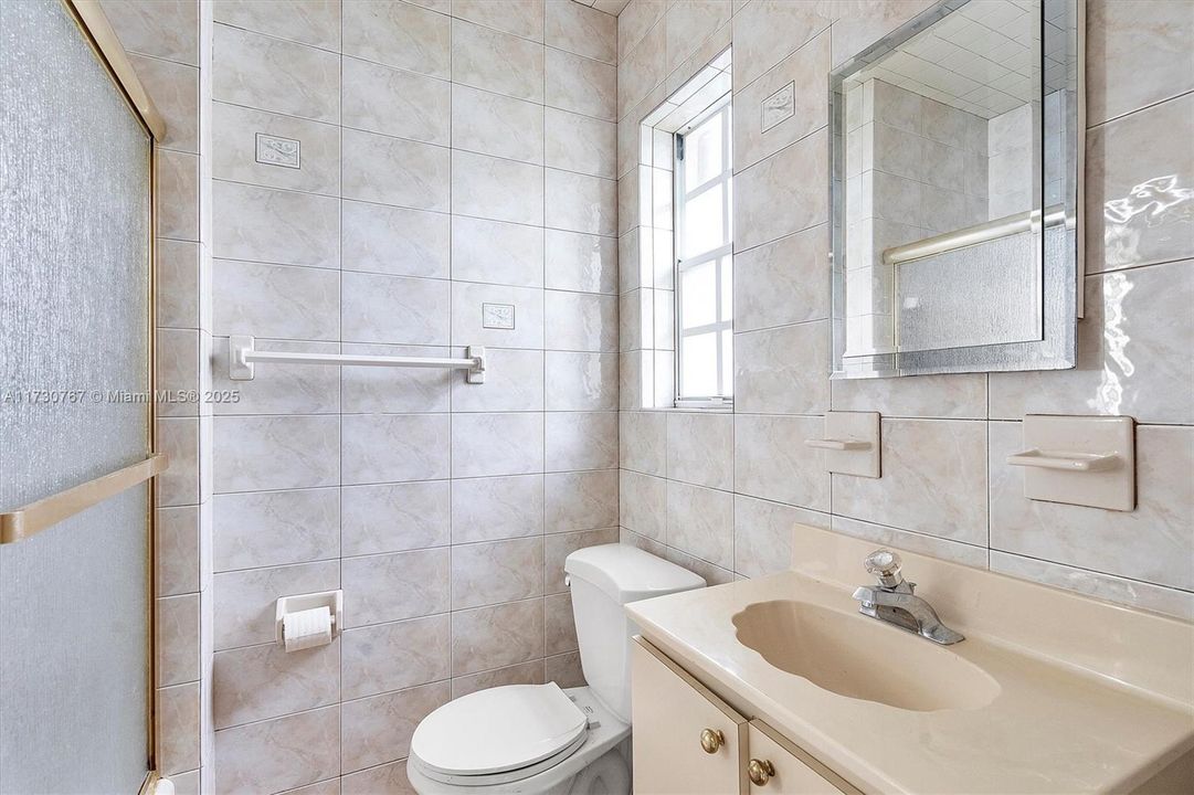 For Sale: $1,499,000 (3 beds, 2 baths, 1682 Square Feet)